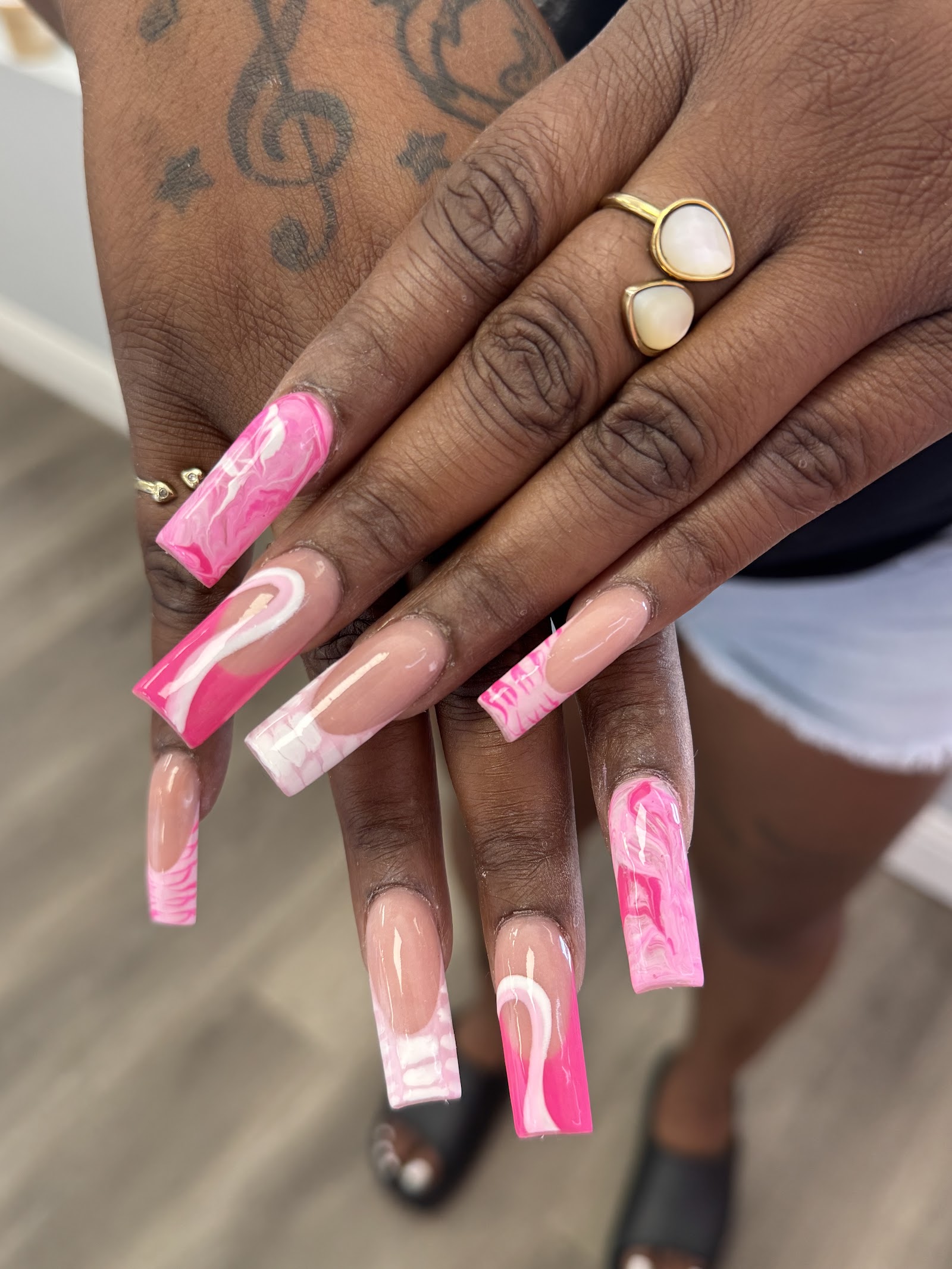 Nail Studio logo